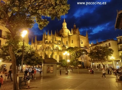 Catedral de Segovia de noche