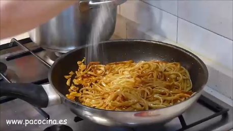 Espaguetis al pimentón de la Vera, salar
