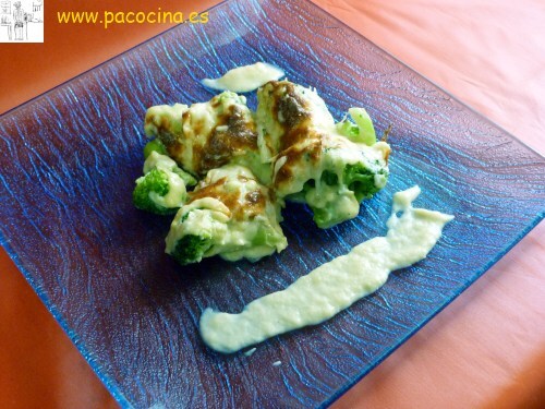 Brócoli gratinado en crema de puerros